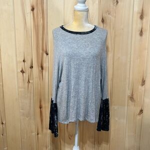 Hummingbird Gray‎ and Teal Velvet Bell Sleeve Top Size L